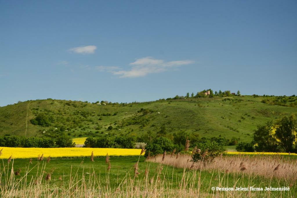 Jeleni Farma Jecmeniste Vrbovec Exterior photo
